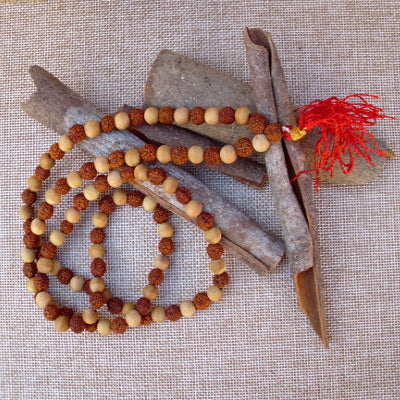 Japamala Rudraksha Sándalo