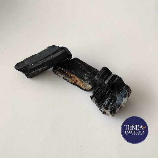 Piedra turmalina en bruto Aprox 4x4cm